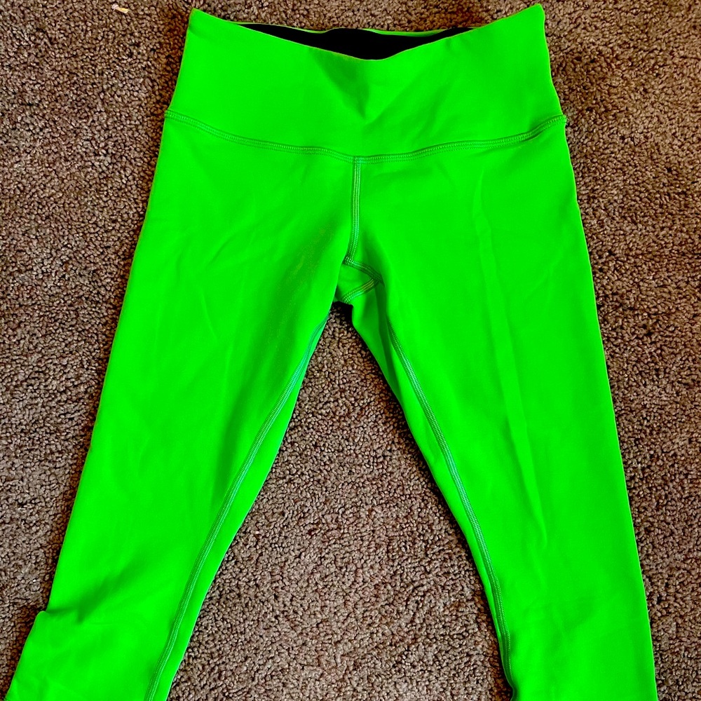 LuLu Lemon Cropped Yoga Pants 🧘‍♀️ 🍋